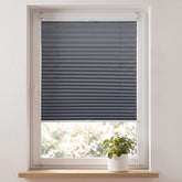 Komplettes Sekey Klemmfix Plissee dunkelgrau auf weißem Hintergrund, Klemmfix Fensterplissee ohne Bohren mit Licht- und Sichtschutz